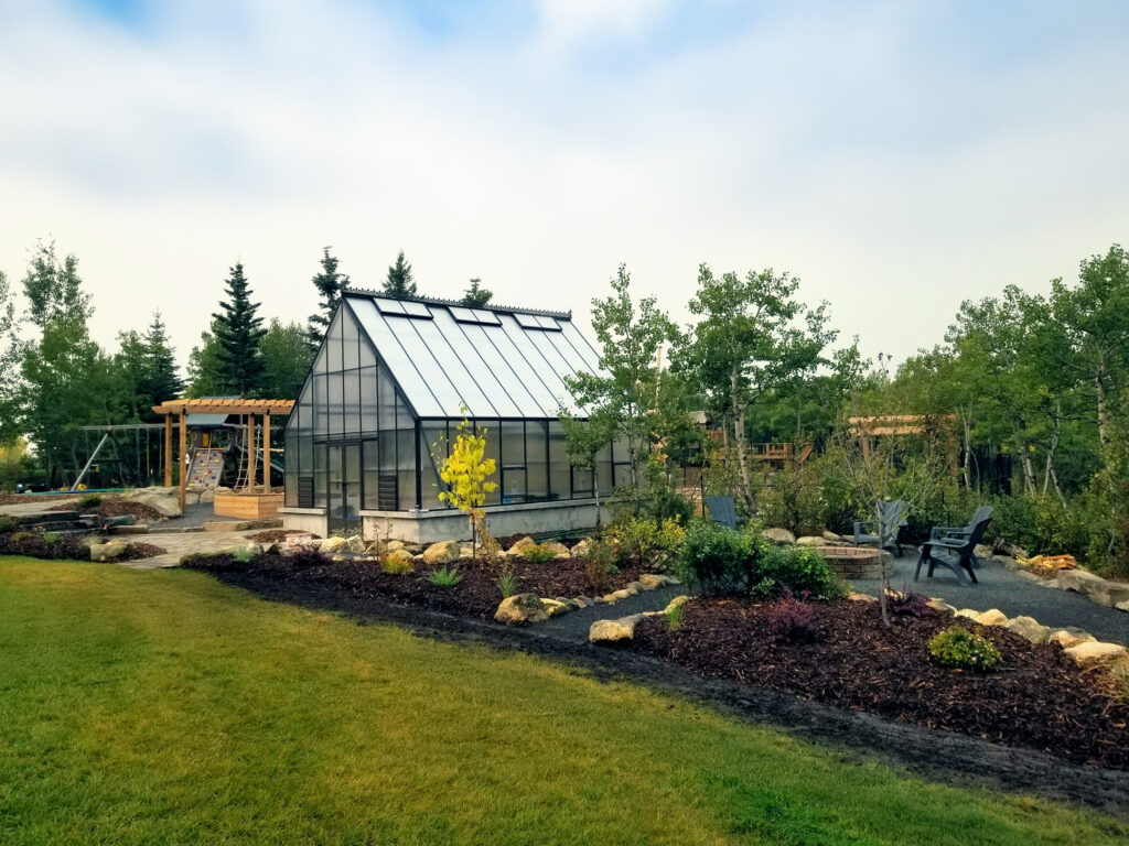 Tardif passive solar greenhouse