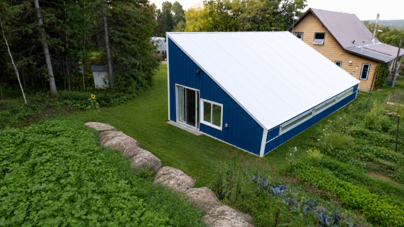 Passive solar greenhouse